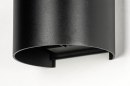 Foto 73479-7: Elegante und vielseitige LED-Wandleuchte in mattem Schwarz für den Innen- und Außenbereich.
