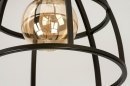 Foto 73506-7: Stoere plafondlamp in zwarte kleur met houten details.