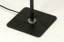 Foto 73598-10 detailfoto: Moderne, functionele vloerlamp / leeslamp in mat zwarte kleur met rvs kleurige details, geschikt voor led.
