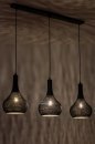 Foto 73605-2 anders: Zwarte hanglamp met drie kappen van metaal in soft industrial stijl