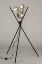 Foto 73637-2 vooraanzicht: Moderne Tripod lamp voorzien van glazen bollen in rookglas, geschikt voor led verlichting.