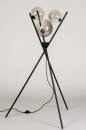 Foto 73637-4 vooraanzicht: Moderne Tripod lamp voorzien van glazen bollen in rookglas, geschikt voor led verlichting.
