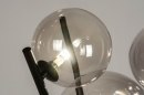 Foto 73637-7 detailfoto: Moderne Tripod lamp voorzien van glazen bollen in rookglas, geschikt voor led verlichting.
