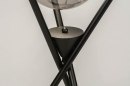 Foto 73637-9 detailfoto: Moderne Tripod lamp voorzien van glazen bollen in rookglas, geschikt voor led verlichting.