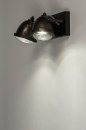 Foto 73652-10: Stoere, plafondlamp / wandlamp voorzien van twee spots uitgevoerd in de kleur bruin / zwart.