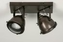 Foto 73652-15: Stoere, plafondlamp / wandlamp voorzien van twee spots uitgevoerd in de kleur bruin / zwart.