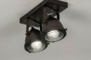 Foto 73652-2: Stoere, plafondlamp / wandlamp voorzien van twee spots uitgevoerd in de kleur bruin / zwart.