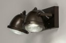 Foto 73652-9: Stoere, plafondlamp / wandlamp voorzien van twee spots uitgevoerd in de kleur bruin / zwart.