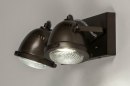 Foto 73652-9: Stoere, plafondlamp / wandlamp voorzien van twee spots uitgevoerd in de kleur bruin / zwart.