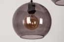 Foto 73663-8 schuinaanzicht: Moderne, trendy hanglamp voorzien van drie retro bollen in rookglas. 
