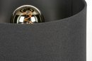 Foto 73727-4: Stoere tafellamp in het zwart van metaal met stoffen kap