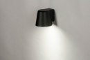 Foto 73744-2 schuinaanzicht: Goedkope buitenlamp in mat zwarte kleur voorzien van hoge IP54 waarde.