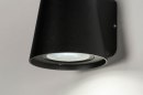 Foto 73744-5 detailfoto: Goedkope buitenlamp in mat zwarte kleur voorzien van hoge IP54 waarde.