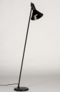 Foto 73805-3 schuinaanzicht: Moderne praktische vloerlamp / leeslamp uitgevoerd in een mat zwarte kleur.