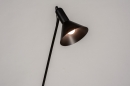 Foto 73805-4 schuinaanzicht: Moderne praktische vloerlamp / leeslamp uitgevoerd in een mat zwarte kleur.