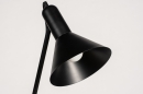 Foto 73805-5 detailfoto: Moderne praktische vloerlamp / leeslamp uitgevoerd in een mat zwarte kleur.