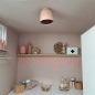 Foto 73808-6 sfeerfoto_uit: Roze plafondlamp van metaal