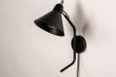 Foto 73811-4 schuinaanzicht: Moderne, zwarte wandlamp voorzien met messingkleurige details, geschikt voor led.