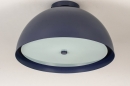 Foto 73819-1: Moderne, plafondlamp is een stoere, blauwe (653c Pantone) kleur! 
