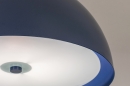 Foto 73819-2: Moderne, plafondlamp is een stoere, blauwe (653c Pantone) kleur! 