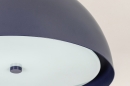 Foto 73819-3: Moderne, plafondlamp is een stoere, blauwe (653c Pantone) kleur! 