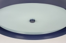 Foto 73819-5: Moderne, plafondlamp is een stoere, blauwe (653c Pantone) kleur! 