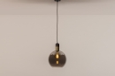 Foto 73850-10 anders: Zwarte hanglamp met glazen bol van rookglas en messing detail