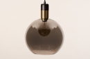 Foto 73850-12 anders: Zwarte hanglamp met glazen bol van rookglas en messing detail
