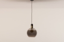 Foto 73850-13 anders: Zwarte hanglamp met glazen bol van rookglas en messing detail