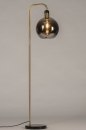 Foto 73852-1: Retro vloerlamp in goudkleur met rookglas kap, geschikt voor led.