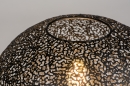 Foto 73943-3: Schwarze Tischlampe mit Metallkugel
