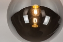 Foto 73956-4: Zwarte plafondlamp met bol van rookglas 