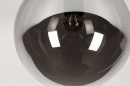 Foto 73956-5: Zwarte plafondlamp met bol van rookglas 
