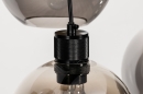 Foto 74038-12 detailfoto: Zwarte hanglamp met vijf bollen van rookglas en prachtige fittingen