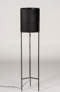 Foto 74078-2 vooraanzicht: Zwarte staande lamp met slanke driepoot onderstel en velvet lampenkap