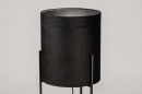 Foto 74078-3 detailfoto: Zwarte staande lamp met slanke driepoot onderstel en velvet lampenkap
