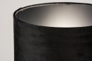 Foto 74078-4 detailfoto: Zwarte staande lamp met slanke driepoot onderstel en velvet lampenkap