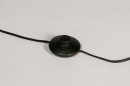 Foto 74078-7 detailfoto: Zwarte staande lamp met slanke driepoot onderstel en velvet lampenkap