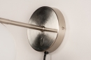 Foto 74130-8: Retro wandlamp met bol van opaalglas en schakelaar op de wandplaat