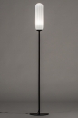 Foto 74177-1: Zwart staande lamp met wit opaalglas 