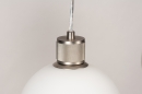 Foto 74393-13: Moderne Retro-Pendelleuchte mit drei Kugeln aus weißem Opalglas, mit außergewöhnlich gut verarbeiteten Fassungen. 