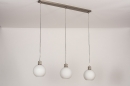 Foto 74393-7: Moderne Retro-Pendelleuchte mit drei Kugeln aus weißem Opalglas, mit außergewöhnlich gut verarbeiteten Fassungen. 