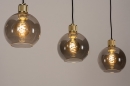 Foto 74396-4: Moderne, stimmungsvolle Pendelleuchte mit drei Kugeln aus Rauchglas und außerordentlich schön verarbeiteten messingfarbenen Fassungen. 
