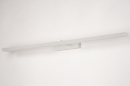 Foto 74406-5: Moderne en zeer functionele wandlamp / spiegellamp / badkamerlamp voorzien van led verlichting.
