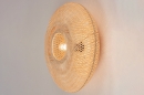 Foto 74515-7 schuinaanzicht: Platte, rieten, rotan plafondlamp in naturel kleur, geschikt voor led verlichting.