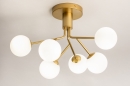 Foto 74526-2 onderaanzicht: Gouden messing plafondlamp met zes witte bollen van glas