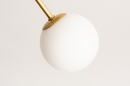 Foto 74526-4 detailfoto: Gouden messing plafondlamp met zes witte bollen van glas