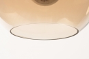 Foto 74593-26 detailfoto: Trendy hanglamp met drie glazen bollen in amberkleur met snoer van jute en zandkleurige details