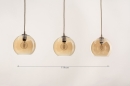 Foto 74593-28 maatindicatie: Trendy hanglamp met drie glazen bollen in amberkleur met snoer van jute en zandkleurige details
