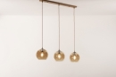 Foto 74593-29 schuinaanzicht: Trendy hanglamp met drie glazen bollen in amberkleur met snoer van jute en zandkleurige details